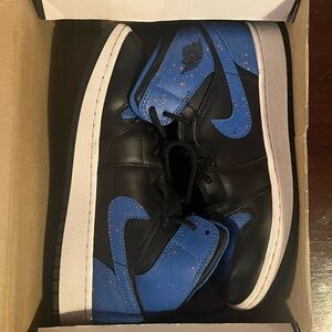 Air Jordan 1’s retro blue boys size 6Y